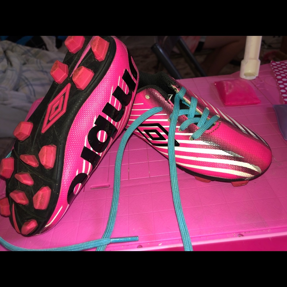 Girls size 9 soccer cleats umbro